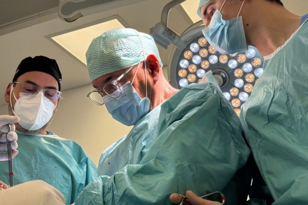 Tecnica mininvasiva anca intervento - Dr. Riccardo Giacomi protesi d'anca per via anteriore