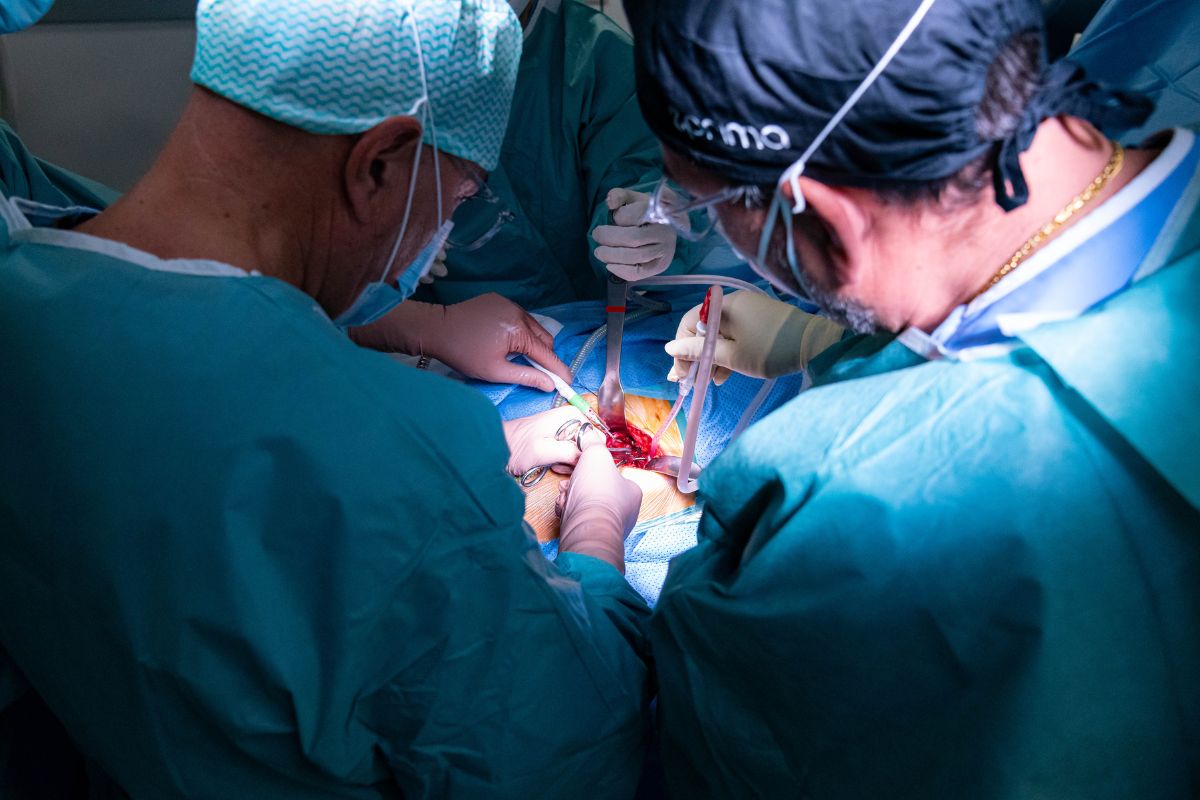 Anca operazione mini invasiva - Dr. Riccardo Giacomi chirurgia d'anca per via anteriore